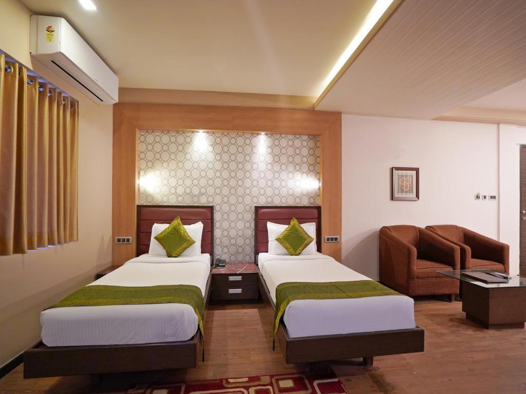 פורי Gold Coast Beach Resort מראה חיצוני תמונה