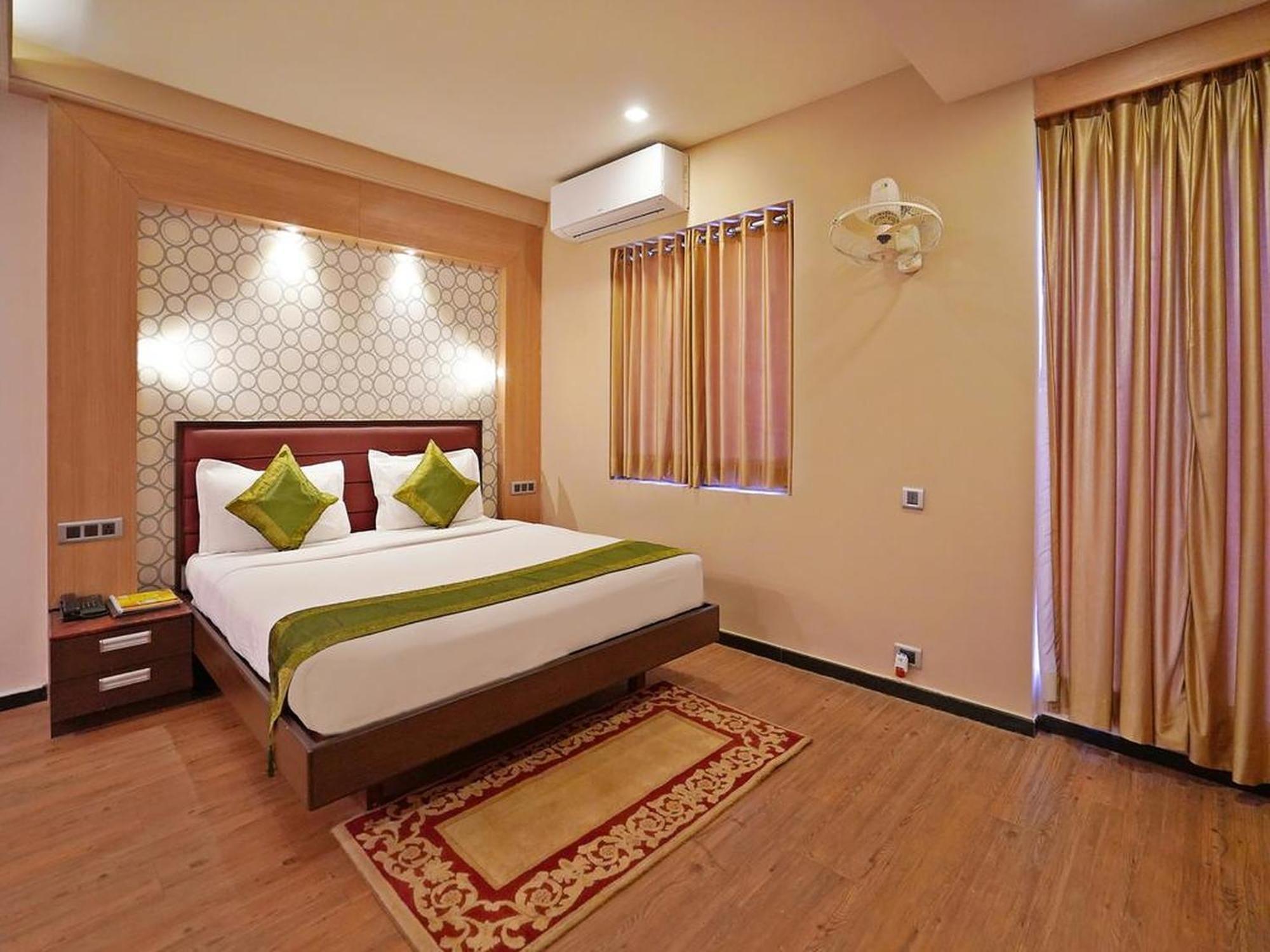 פורי Gold Coast Beach Resort מראה חיצוני תמונה